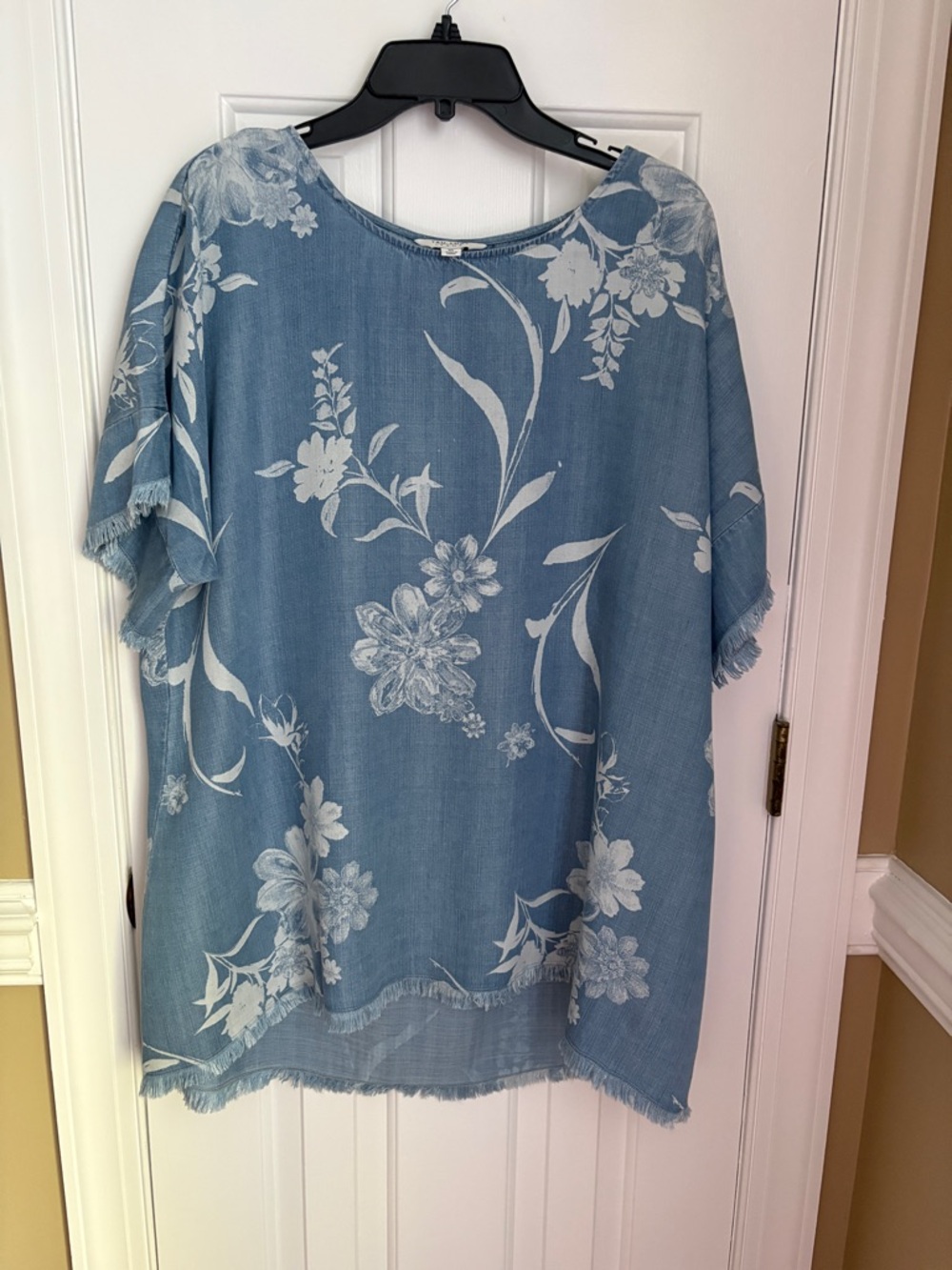 Tru Luxe Jeans Blue Floral Tunic Top